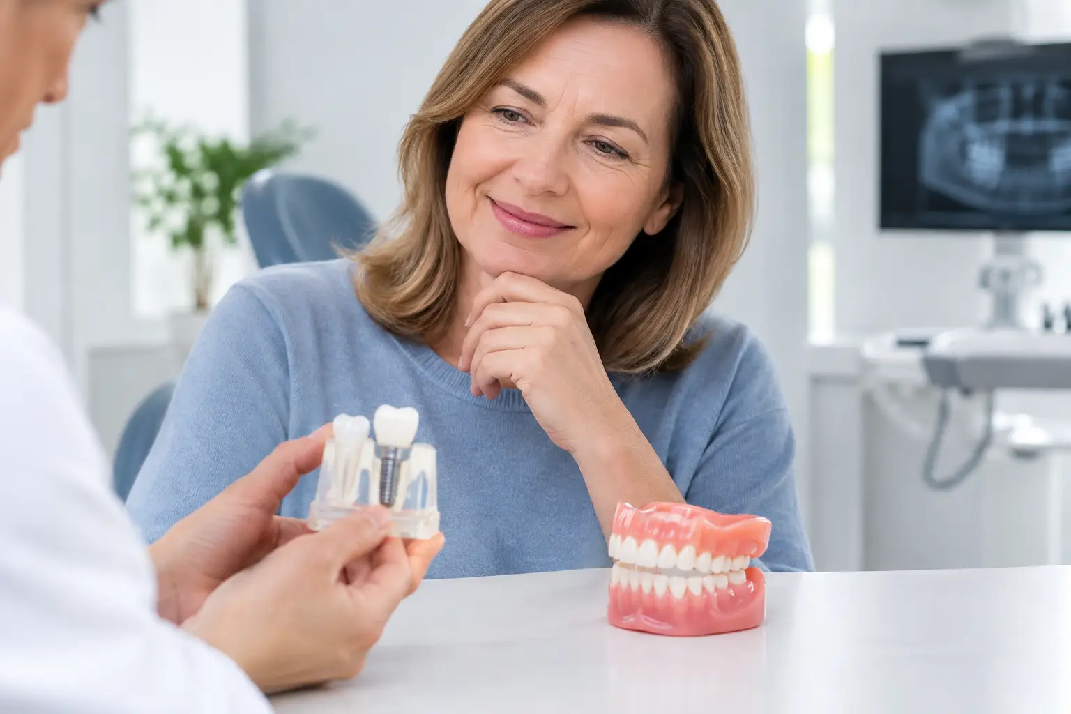 Implant dentar sau proteză mobilă - ce alegi?