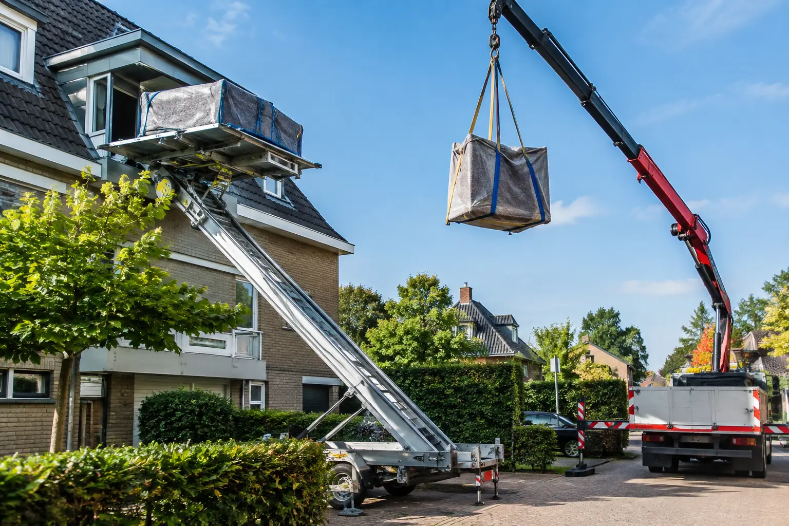 Meubellift versus hijskraan bij een woning